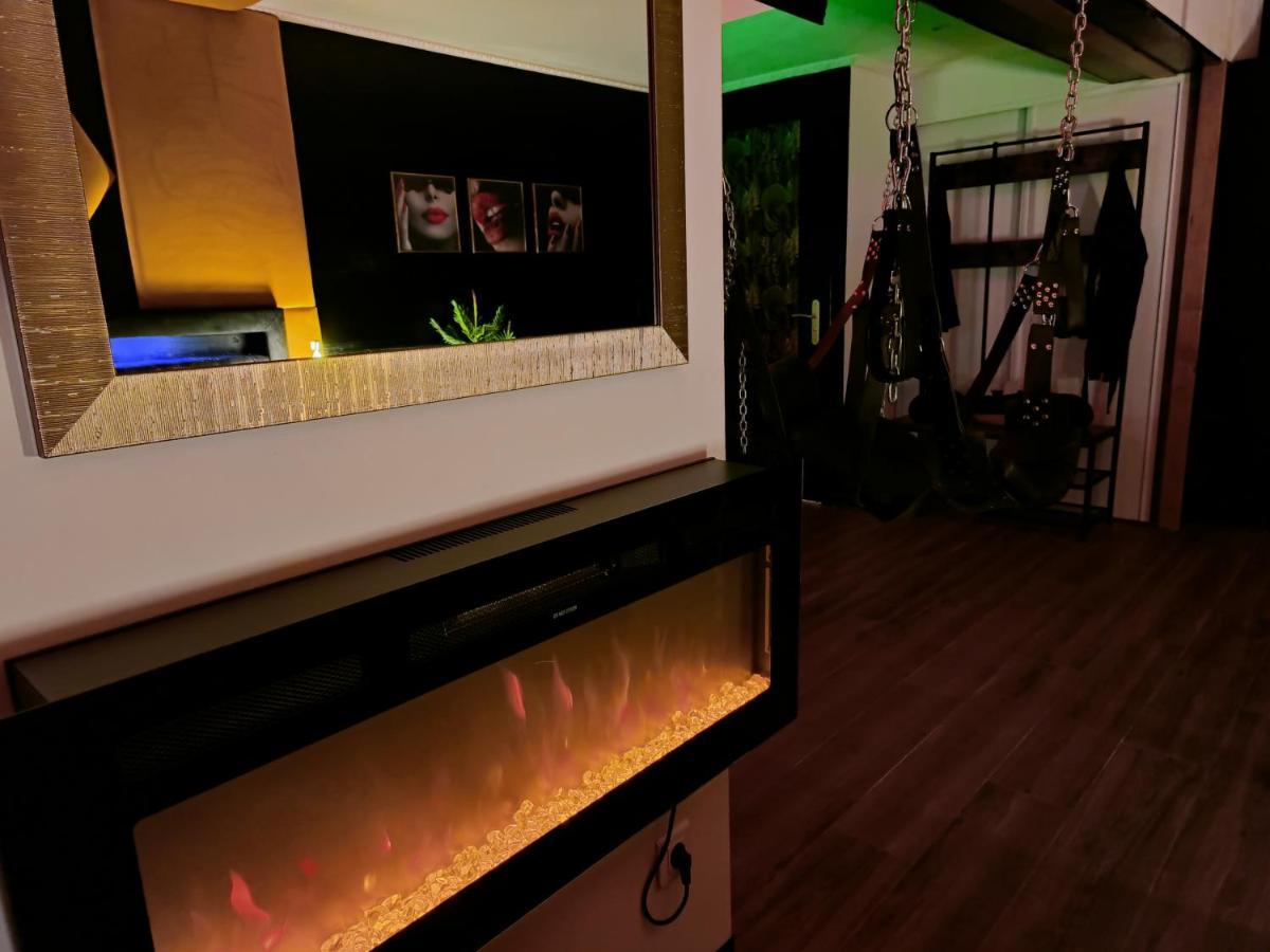 La Loveroom Bdsm De Nice " La Chambre Luxe Des Desirs " Exterior foto